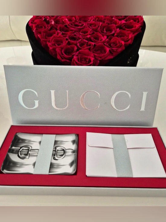 Gucci Luxury Stationery Set (10 Cards
& 10 Envelopes) - Picture 2 of 8